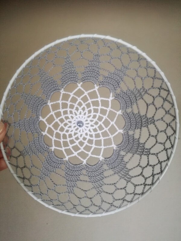 Krajka 18 cm (šedá s korálkem)