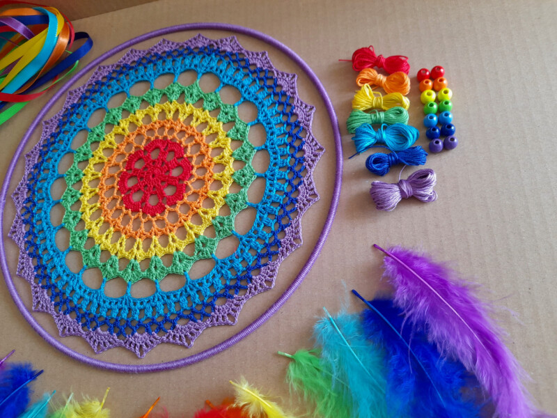 Lapač snů DUHOVÝ - sada k sestavení (25 cm)