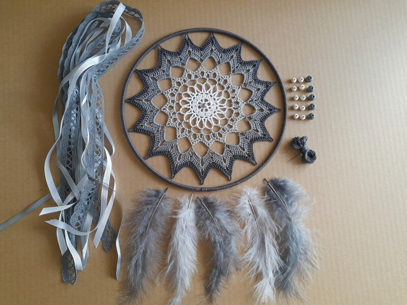 Lapač snů ŠEDIVÝ - sada k sestavení (20 cm)